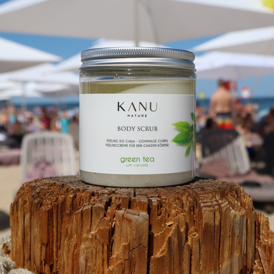 Kanu Nature - Orzeźwiająco Pielęgnacyjny Peeling do Ciała - Zielona Herbata i Rumianek - 350g